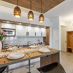 Bluesky: Mountain View Retreat Near Trails *