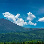 Apartment Bluesky: Mountain View Retreat Near Trails