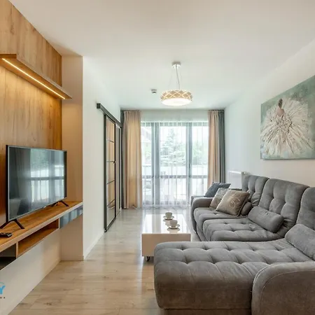 Bluesky: Mountain View Retreat Near Trails